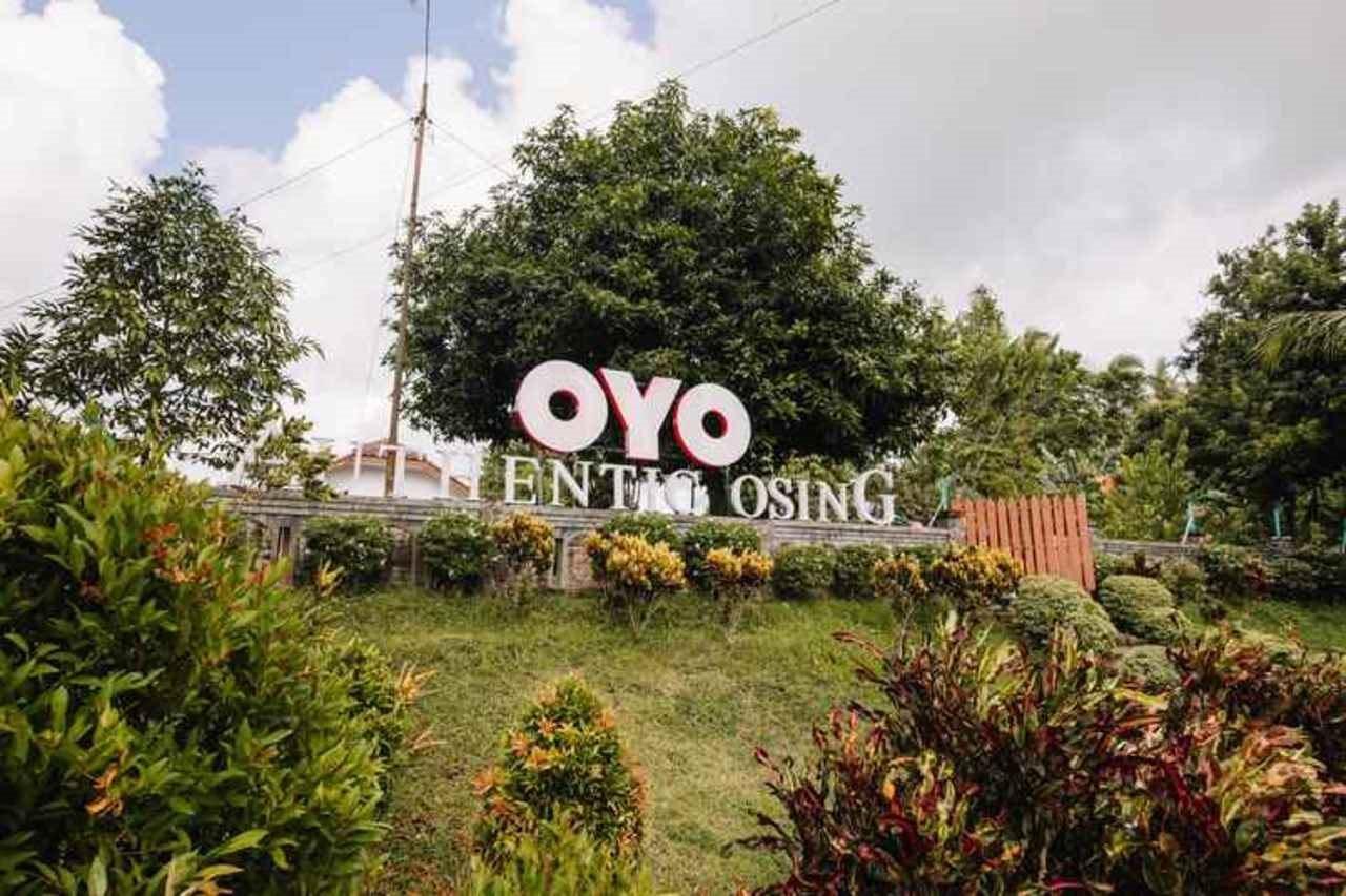 Oyo 986 オーセンティック オシング ホームステイ バニュワンギ エクステリア 写真